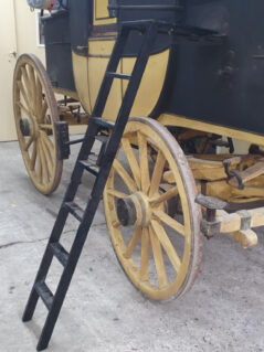 Holland & Holland London Coach ladder