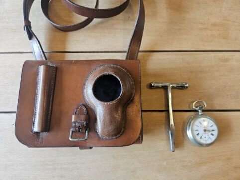 For sale very rare coaching guard clock en key nr 503 - Afbeelding 5